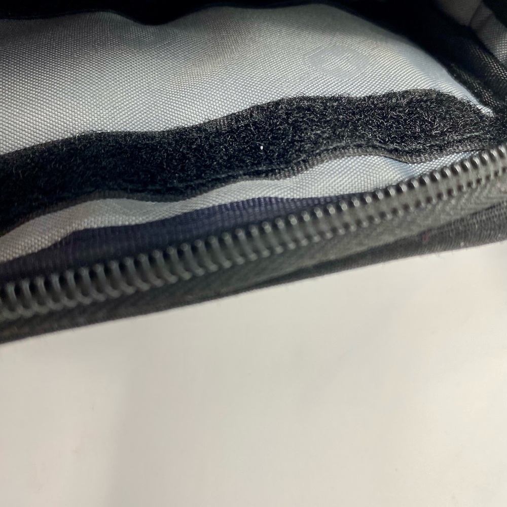 SwissGear by Wenger Black Wristlet - Picture 10 of 10